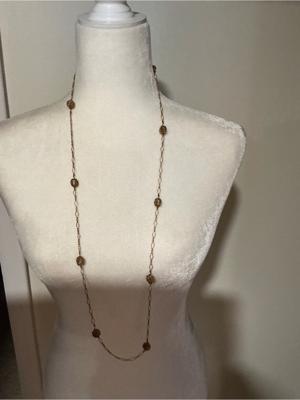 VINTAGE GOLD TONE FILIGREE STATION NECKLACE
